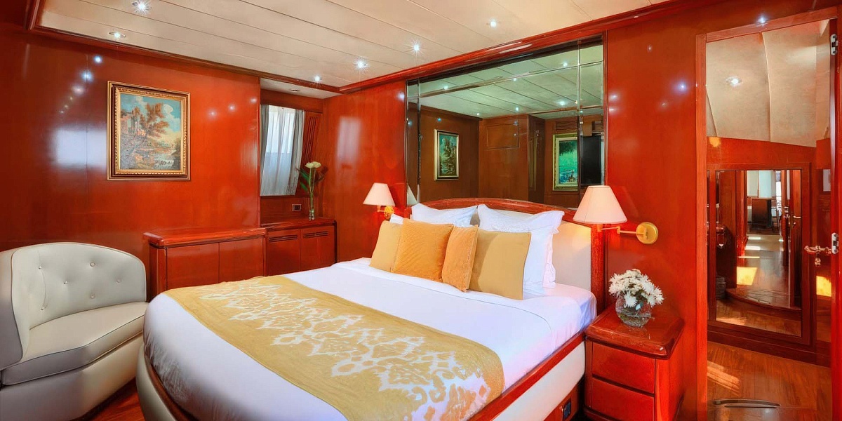 Аренда мега яхты Falcon 106 Demarest на Пхукете - Таиланд